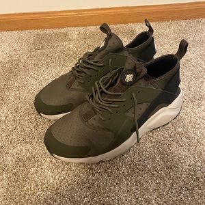 Used Nike Air Huarache size 10.5